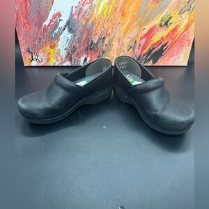 Dansko XP 2.0 black leather clogs SZ9